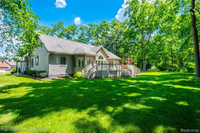13268 Harborview Drive, Fenton Charter Township, MI 48451