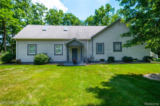 13268 Harborview Drive, Fenton Charter Township, MI 48451