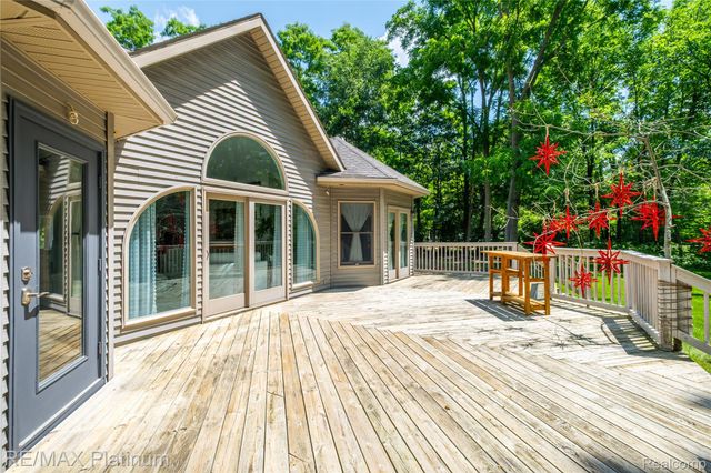 13268 Harborview Drive, Fenton Charter Township, MI 48451