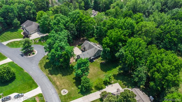 13268 Harborview Drive, Fenton Charter Township, MI 48451