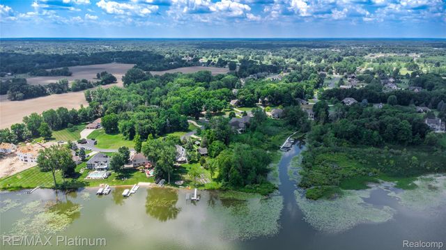 13268 Harborview Drive, Fenton Charter Township, MI 48451