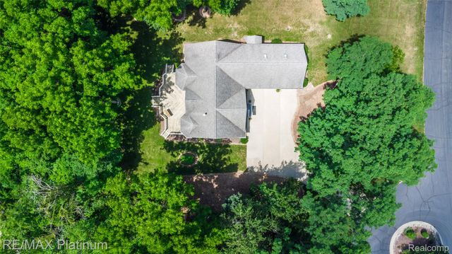 13268 Harborview Drive, Fenton Charter Township, MI 48451