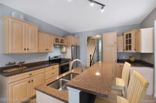 13268 Harborview Drive, Fenton Charter Township, MI 48451