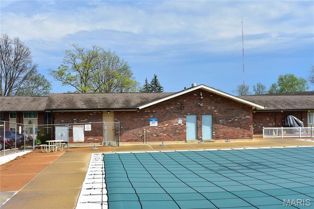 9038 Villaridge Court, St Louis, MO 63123