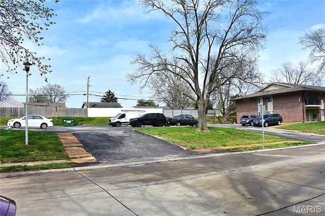 9038 Villaridge Court, St Louis, MO 63123