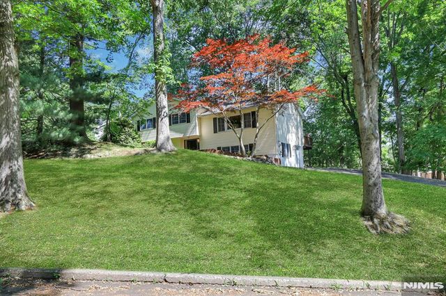 598 Whitenack Road, River Vale, NJ 07675