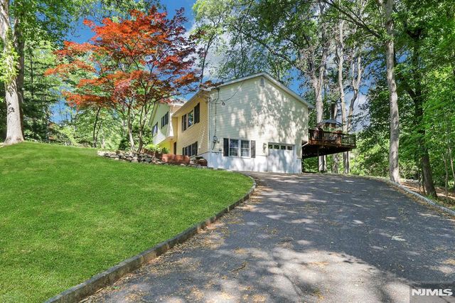 598 Whitenack Road, River Vale, NJ 07675