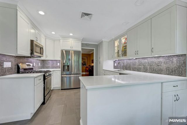 598 Whitenack Road, River Vale, NJ 07675