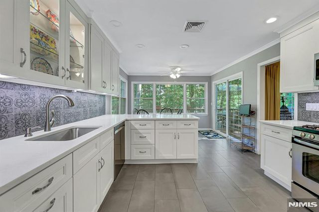 598 Whitenack Road, River Vale, NJ 07675