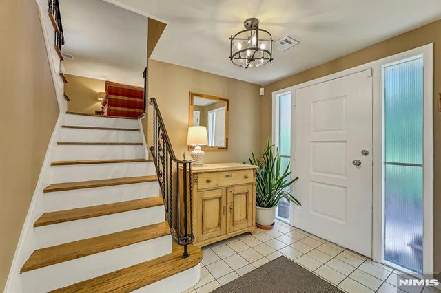 598 Whitenack Road, River Vale, NJ 07675