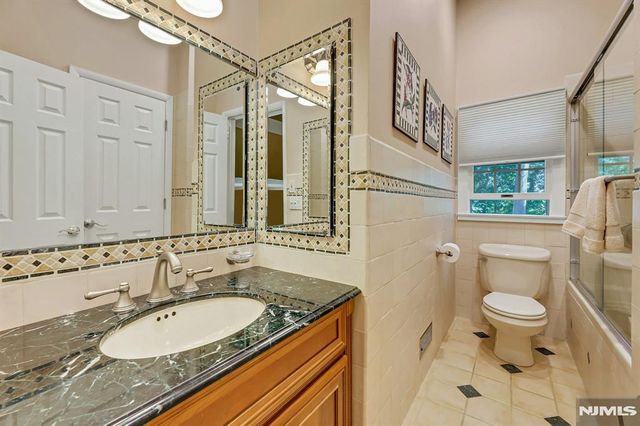 598 Whitenack Road, River Vale, NJ 07675