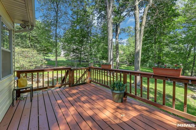598 Whitenack Road, River Vale, NJ 07675