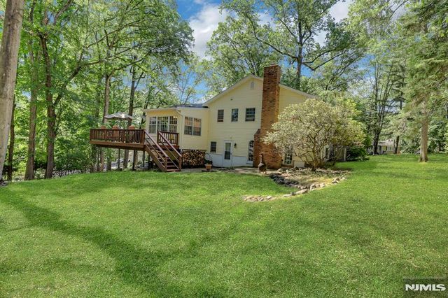 598 Whitenack Road, River Vale, NJ 07675