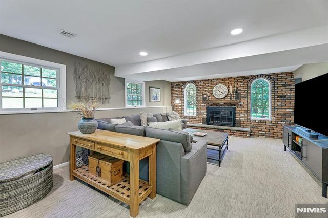 598 Whitenack Road, River Vale, NJ 07675