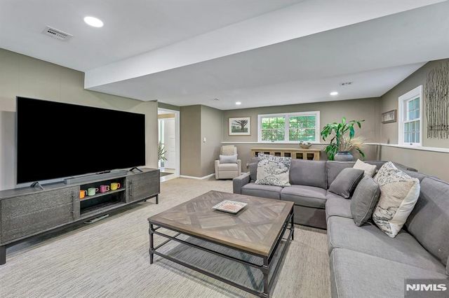 598 Whitenack Road, River Vale, NJ 07675