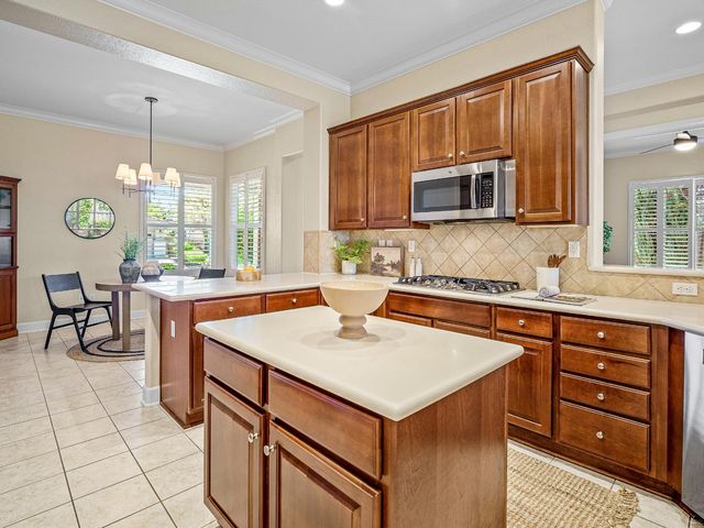2695 Kingfisher Ln, Lincoln, CA 95648