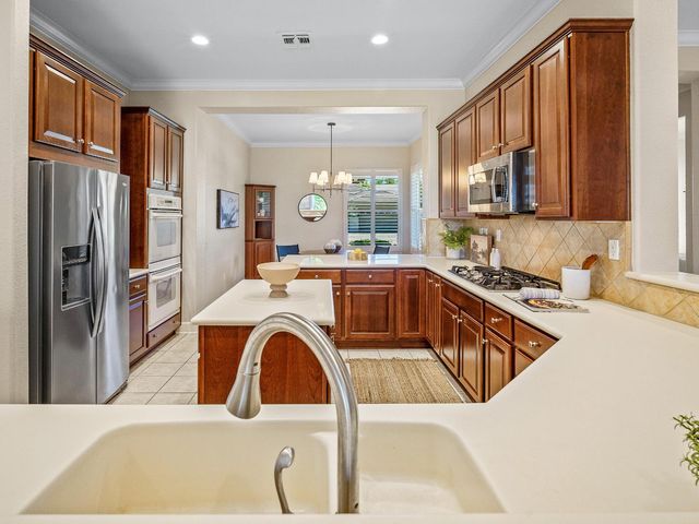 2695 Kingfisher Ln, Lincoln, CA 95648