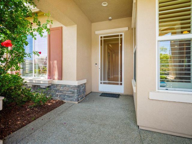 2695 Kingfisher Ln, Lincoln, CA 95648