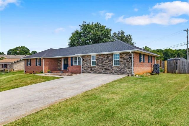 1217 Cedar Lane, Etowah, TN 37331