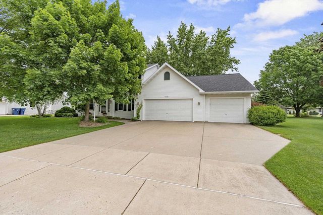 2936 BLUE MOON DRIVE, Green Bay, WI 54311