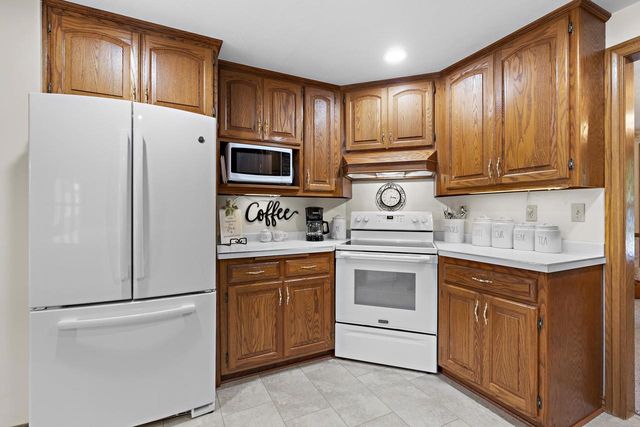 2936 BLUE MOON DRIVE, Green Bay, WI 54311