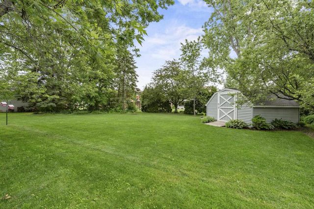 2936 BLUE MOON DRIVE, Green Bay, WI 54311