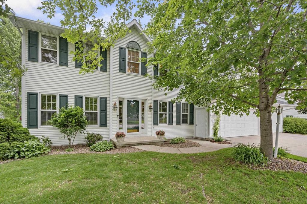 2936 BLUE MOON DRIVE, Green Bay, WI 54311