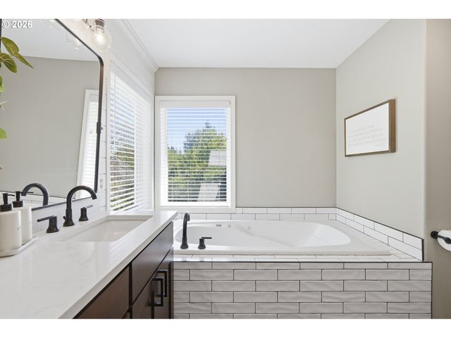 17499 Sw KINGLET Dr, Sherwood, OR 97140