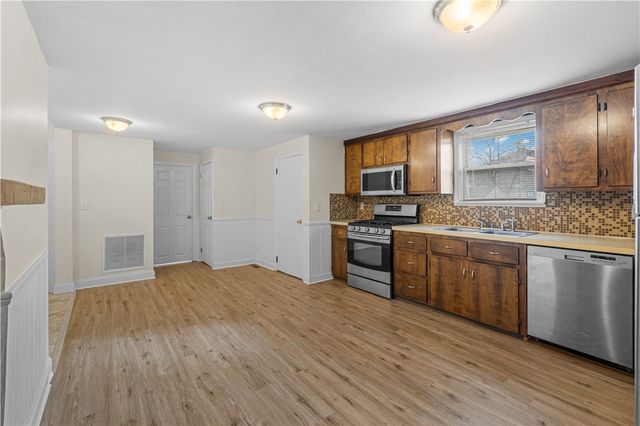 596 Metacom Avenue, Warren, RI 02885