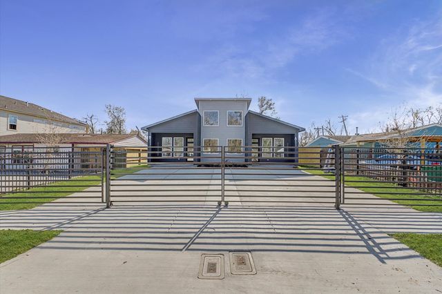 5034 Pershing Street A, Houston, TX 77033