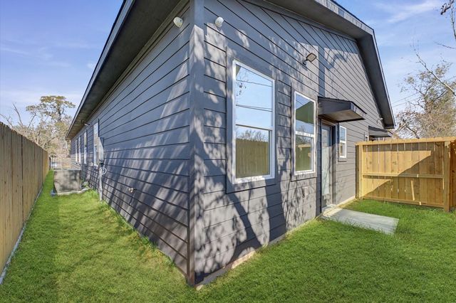 5034 Pershing Street A, Houston, TX 77033