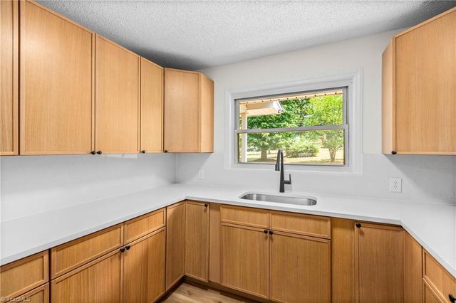 1226 Twin Oak Drive, Winston-salem, NC 27105