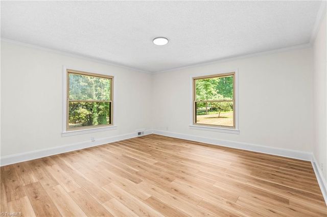 1226 Twin Oak Drive, Winston-salem, NC 27105