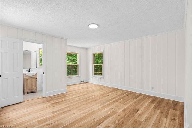 1226 Twin Oak Drive, Winston-salem, NC 27105