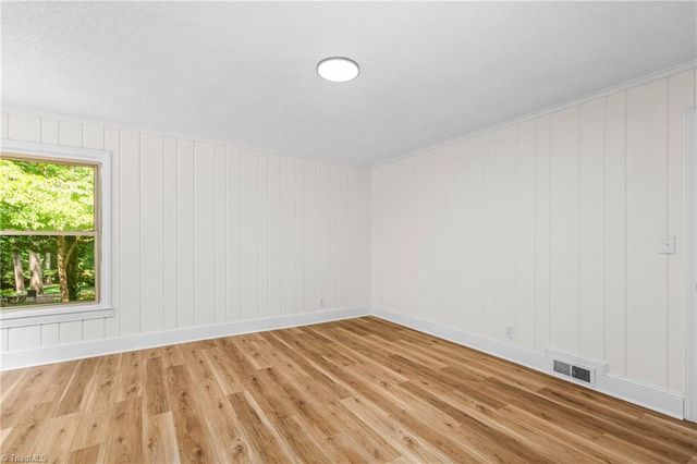 1226 Twin Oak Drive, Winston-salem, NC 27105