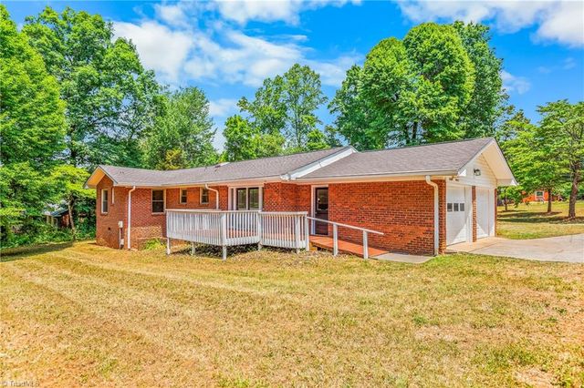 1226 Twin Oak Drive, Winston-salem, NC 27105