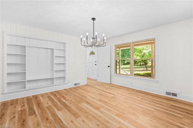 1226 Twin Oak Drive, Winston-salem, NC 27105