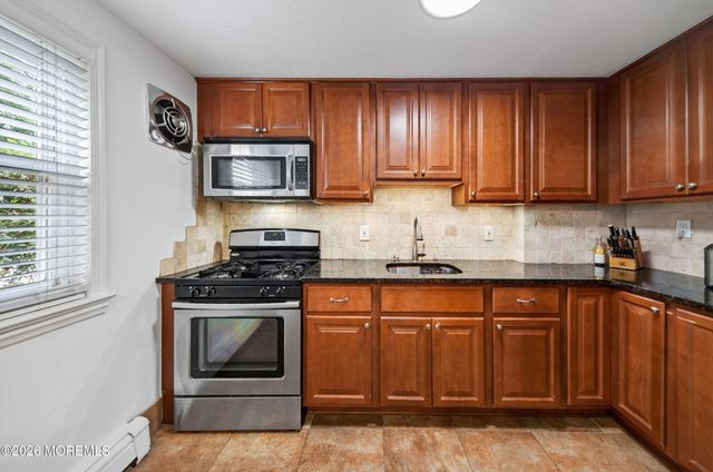 11 Manor Drive 111, Red Bank, NJ 07701