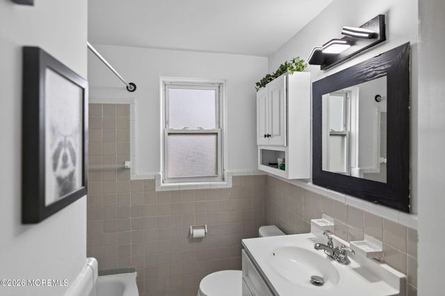 11 Manor Drive 111, Red Bank, NJ 07701
