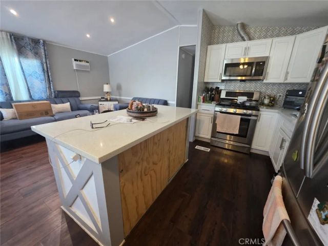 4300 Holt 76, Montclair, CA 91763