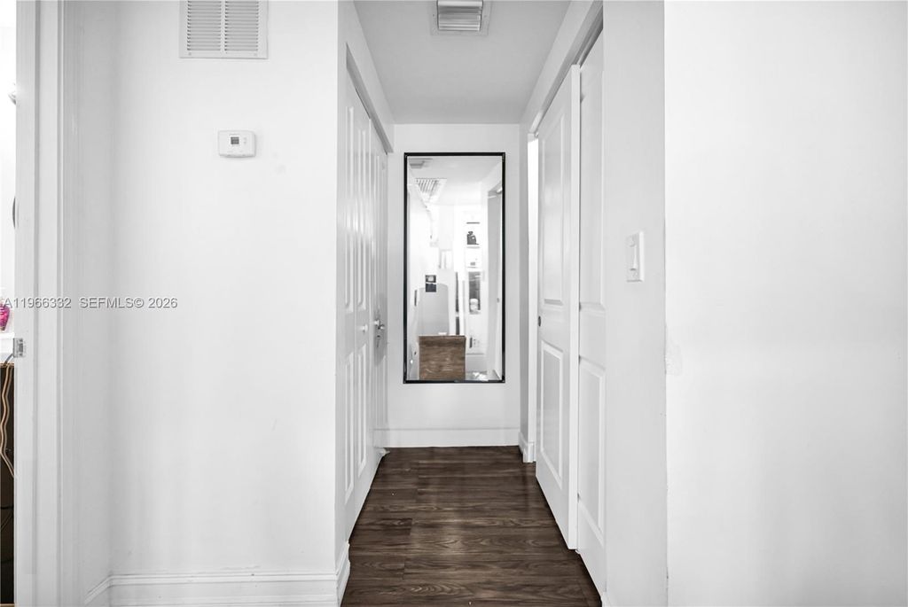 Image 7 of property listing at 621 11th St 101, Miami Beach, FL 33139