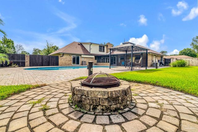 6912 Kitty Hawk Dr, Pensacola, FL 32506