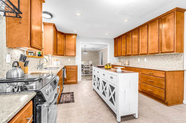 6912 Kitty Hawk Dr, Pensacola, FL 32506