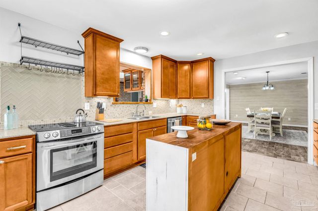 6912 Kitty Hawk Dr, Pensacola, FL 32506