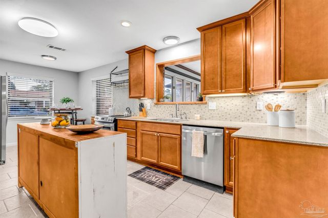 6912 Kitty Hawk Dr, Pensacola, FL 32506