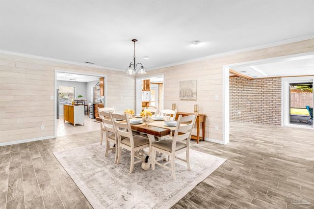 6912 Kitty Hawk Dr, Pensacola, FL 32506