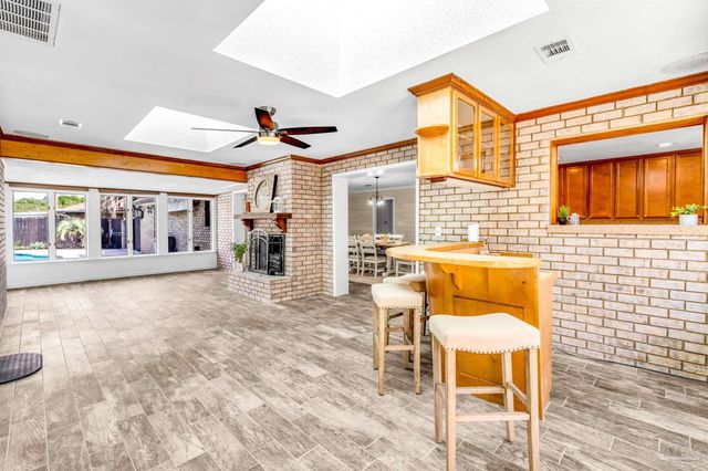 6912 Kitty Hawk Dr, Pensacola, FL 32506