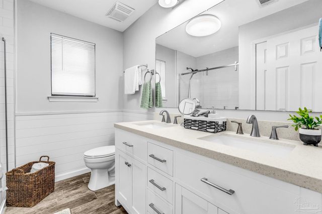 6912 Kitty Hawk Dr, Pensacola, FL 32506