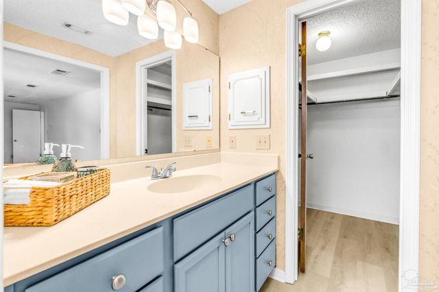 6912 Kitty Hawk Dr, Pensacola, FL 32506