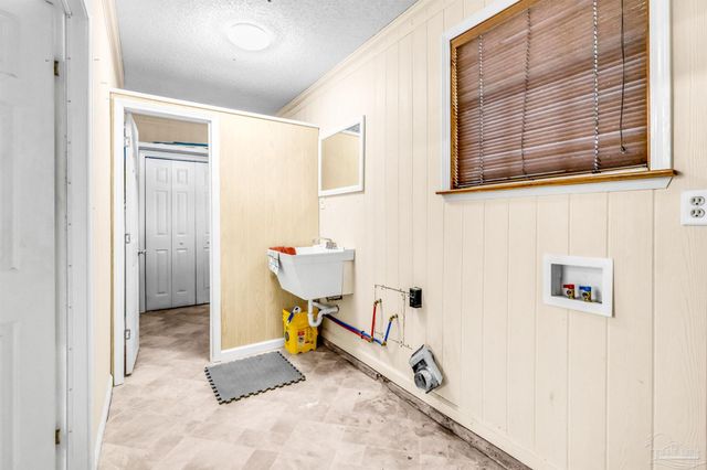 6912 Kitty Hawk Dr, Pensacola, FL 32506